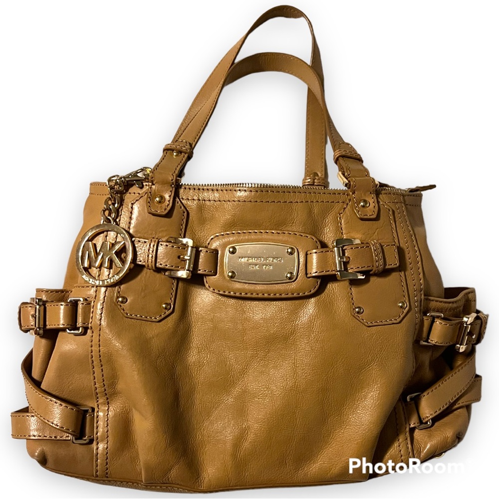 👜 Michael Kors 👜 beautiful camel colored shoulder bag, EUC